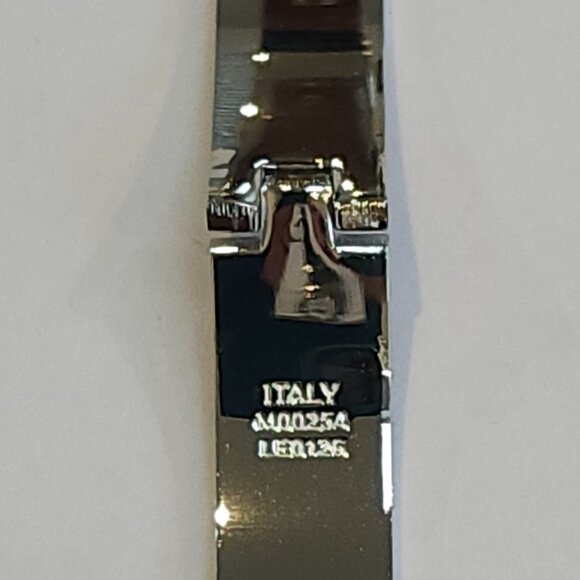 Monogramed Top Label Inspired Silver Colored Clasp Bracelet That Opens Wide NWOT - Picture 7 of 7